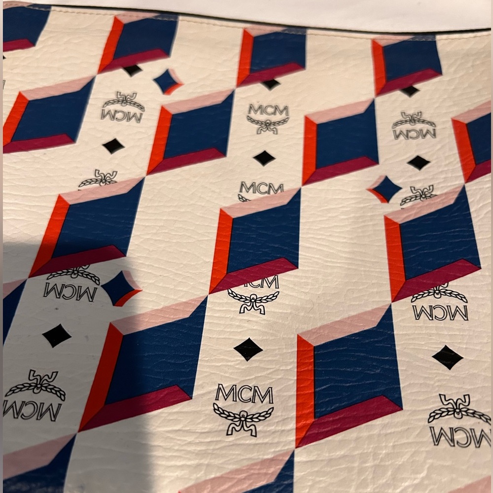 Authentic MCM large clutch - Picture 2 of 4